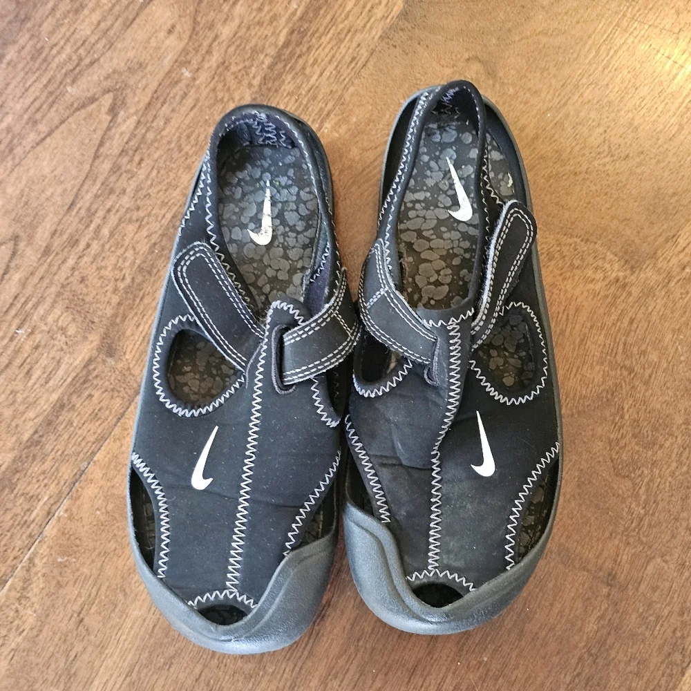 Nike Sunray Protect Kids' Sandals Black Outdoor Water Shoes 35 Euro Size Kids